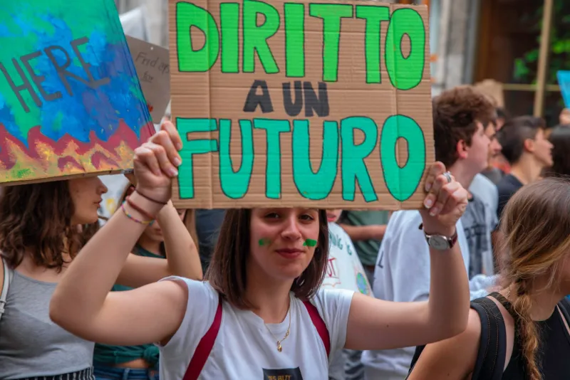 Figli del debito, costruttori del futuro: come la Gen Z italiana sta riscrivendo le regole dell'eredità
