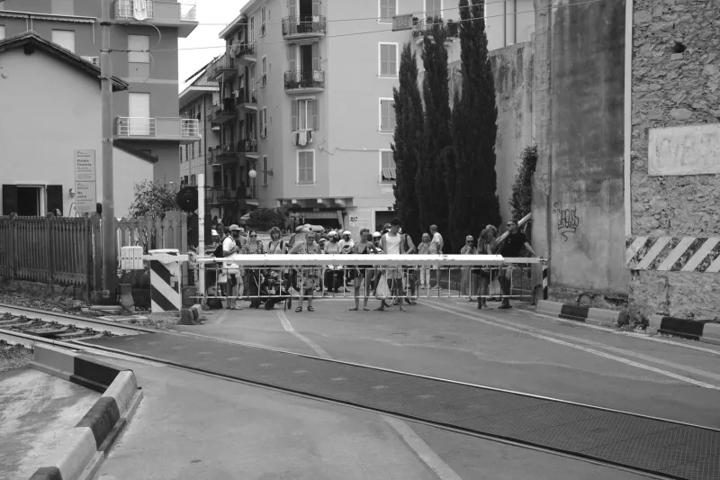Quartieri abbandonati, giovani che costruiscono: la rigenerazione urbana che lo Stato non ha fatto